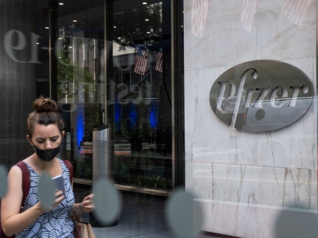 安东尼·福奇|福奇称无法根除新冠病毒但疫苗可控，美政府签下19.5亿疫苗订单