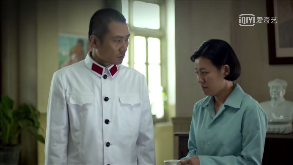 父母爱情|父母爱情：就爱看德华看到老丁就怂的这段，其实她就是窝里横