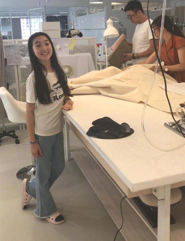 胡皓康|《爸哪》胡军儿子长大了！11岁康康长青春痘，“硬汉”气质很像爸