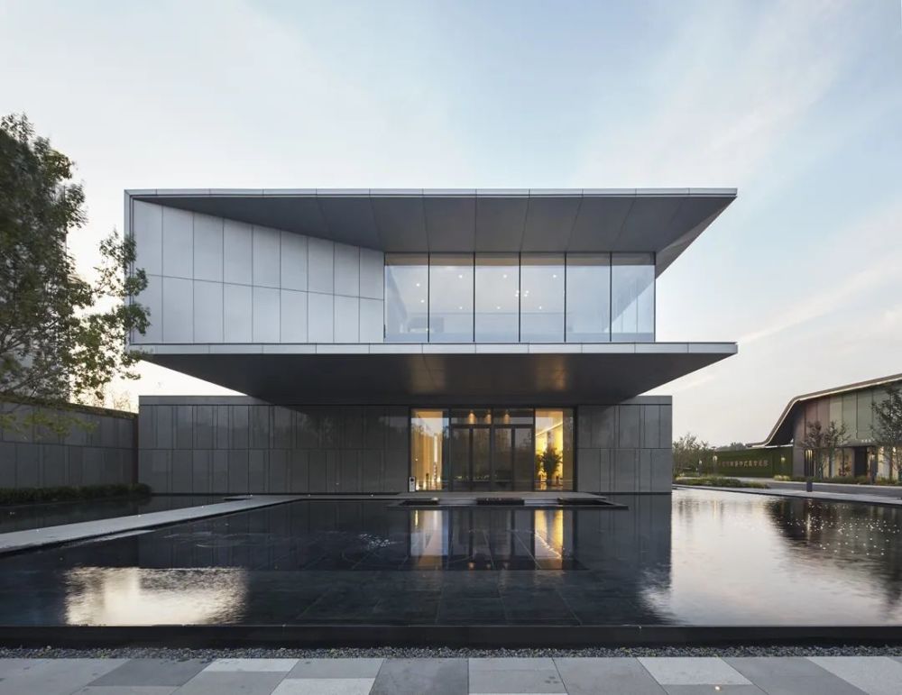 悬挑|“悬挑的城市橱窗” ｜孔雀城柏悦府—示范区接待中心