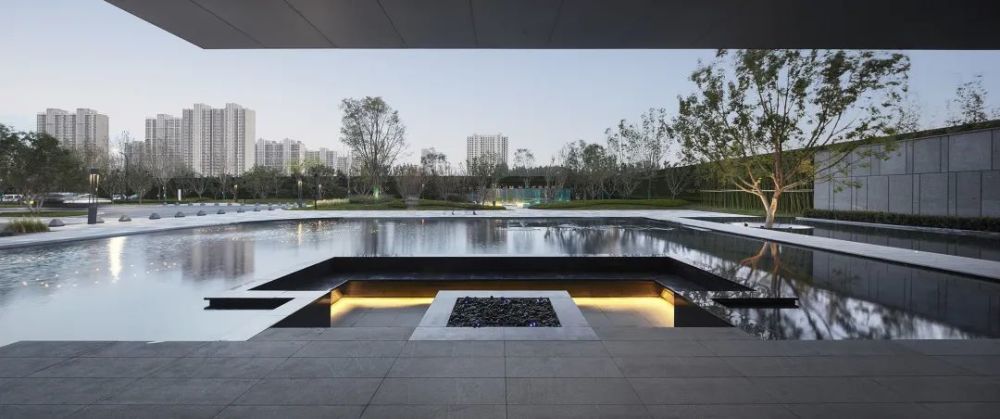 悬挑|“悬挑的城市橱窗” ｜孔雀城柏悦府—示范区接待中心