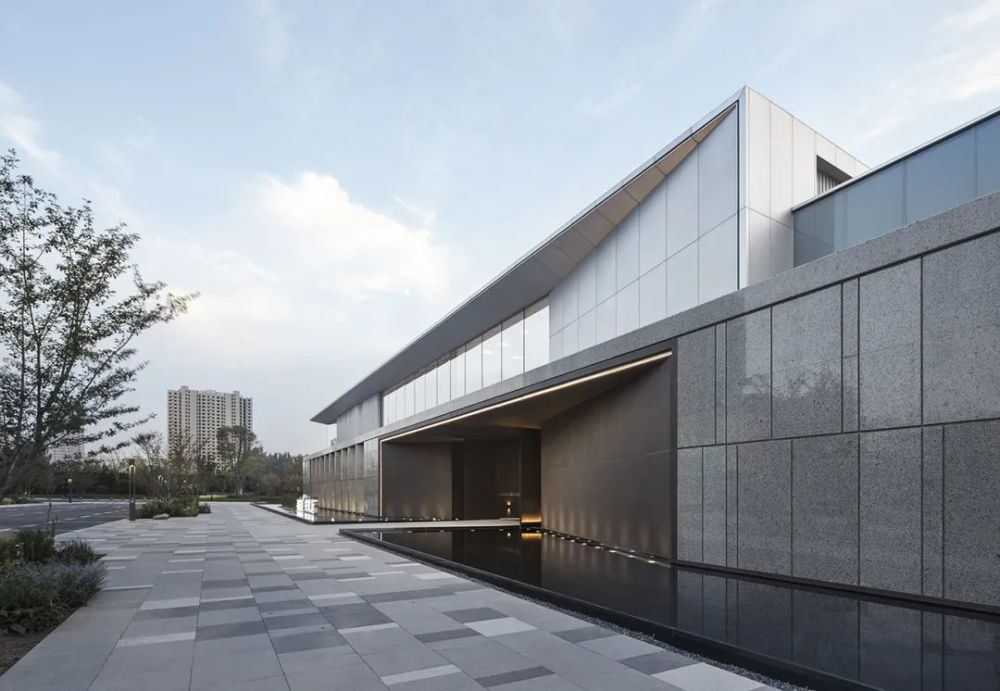 悬挑|“悬挑的城市橱窗” ｜孔雀城柏悦府—示范区接待中心