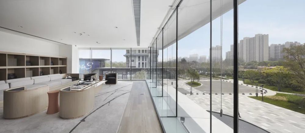 悬挑|“悬挑的城市橱窗” ｜孔雀城柏悦府—示范区接待中心