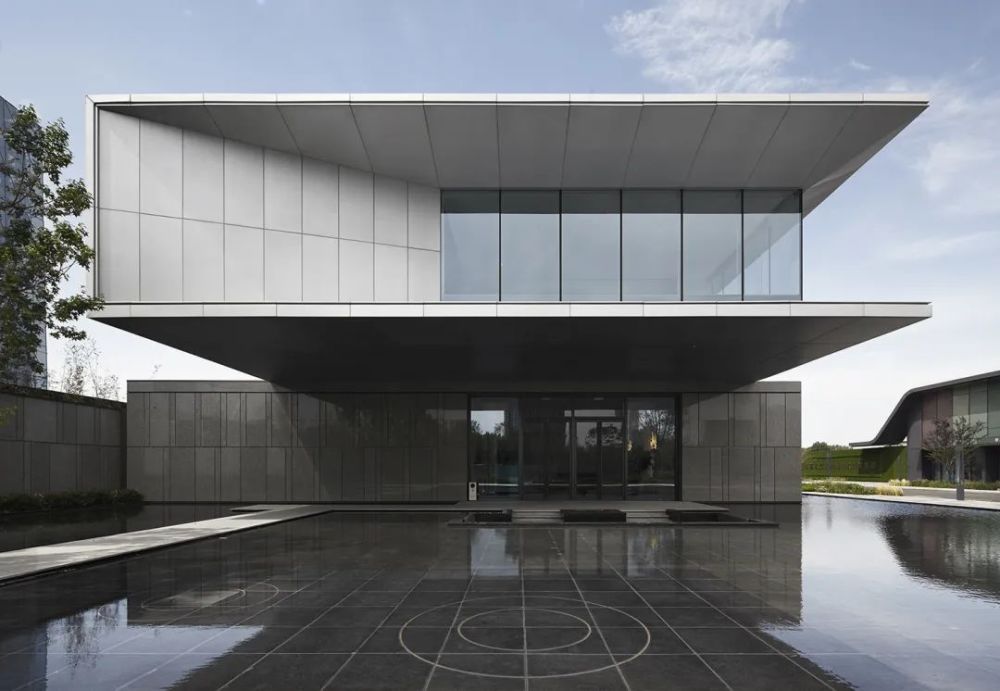 悬挑|“悬挑的城市橱窗” ｜孔雀城柏悦府—示范区接待中心