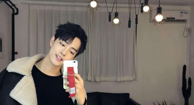 肖战|新代言？肖战事业步上正轨，代言影视即将上线，资源不输王一博