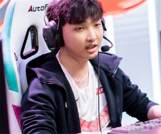 LGD连续三天训练赛被鸽，xiye直播不小心暴露现状