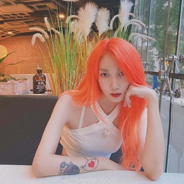 yamy|乃万吃人血馒头？营销群聊天记录曝光，要求宣传文案写“乃万力挺yamy”