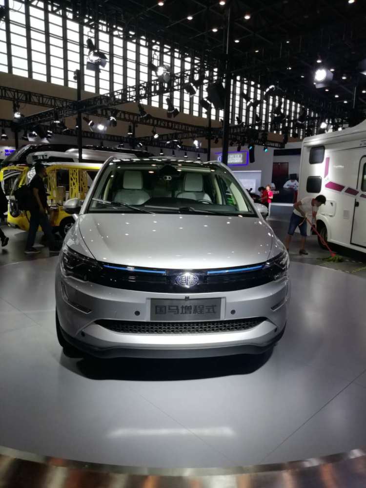 港东集团国马增程式纯电动汽车扮靓郑州新能源车展