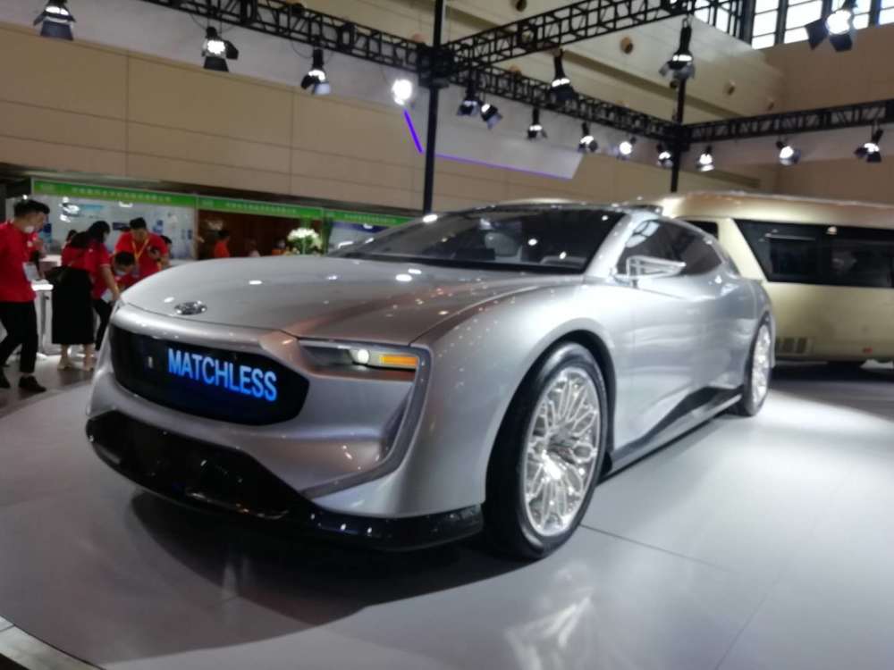 港东集团国马增程式纯电动汽车扮靓郑州新能源车展