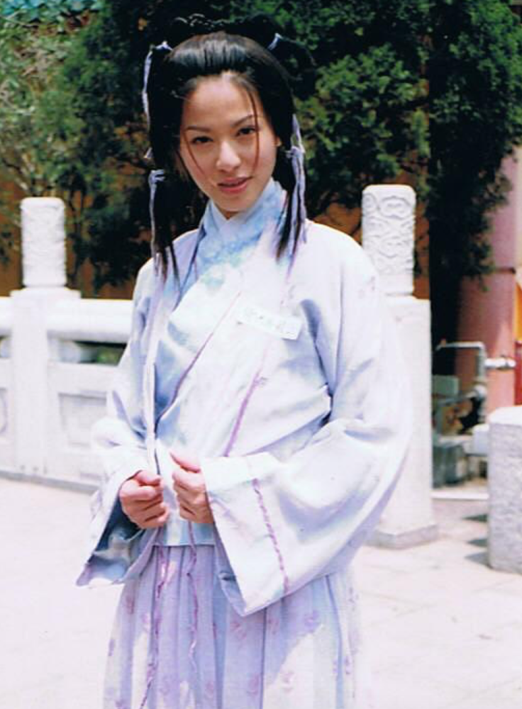 《倚天屠龙记》里的滕丽名值得一提的是,在苏有朋版《倚天屠龙记》里