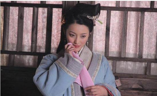 武大郎|武松为武大郎报仇，杀嫂嫂时为啥要拽下她的衣服？武松不简单