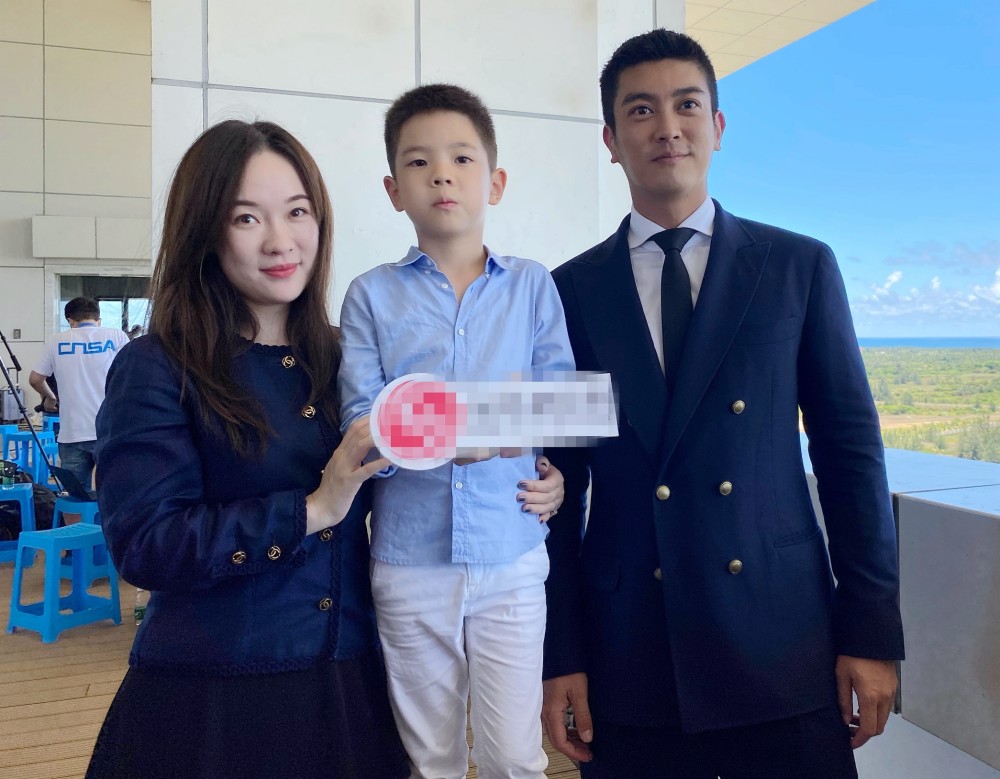 霍思燕|偶遇杜江一家，霍思燕穿吊带背心秀身材，神秘小女孩再与嗯哼同行