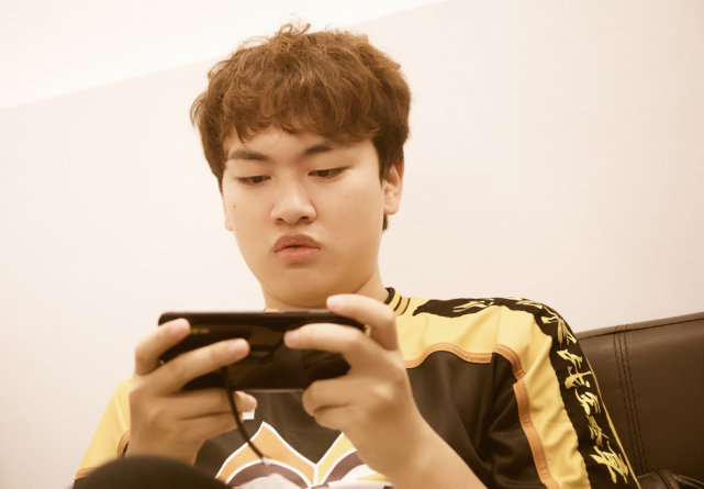 qg刺痛sk因太实诚被粉丝建议ban掉采访席该让飞牛出马