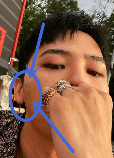 权志龙罕见无滤镜照片,看清真容粉丝失望,烟熏妆都遮不住的油