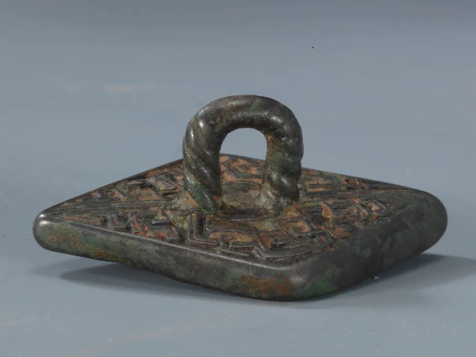 春秋|这件菱形金属器，干啥的呢”答案