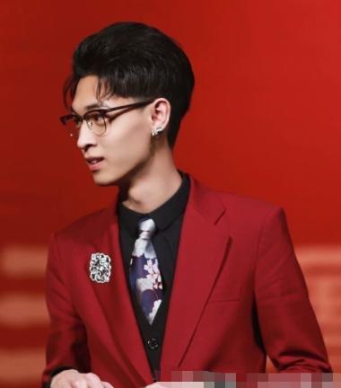 郭德纲|58岁相声家富得流油！香烟是普通人1天工资，真是太富有了