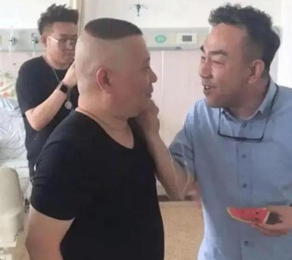 郭德纲|58岁相声家富得流油！香烟是普通人1天工资，真是太富有了