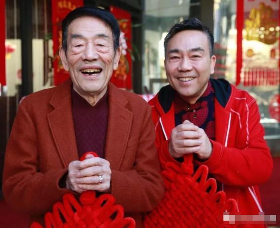 郭德纲|58岁相声家富得流油！香烟是普通人1天工资，真是太富有了