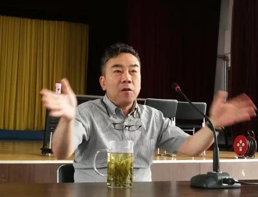 郭德纲|58岁相声家富得流油！香烟是普通人1天工资，真是太富有了