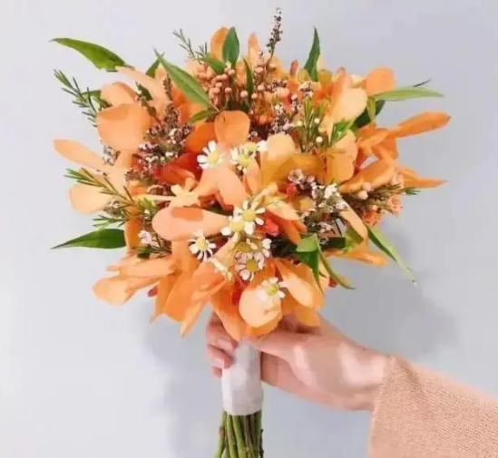 塔罗占卜 你最想生日的时候收到哪束鲜花 测身边有没有人暗恋你 塔罗占卜