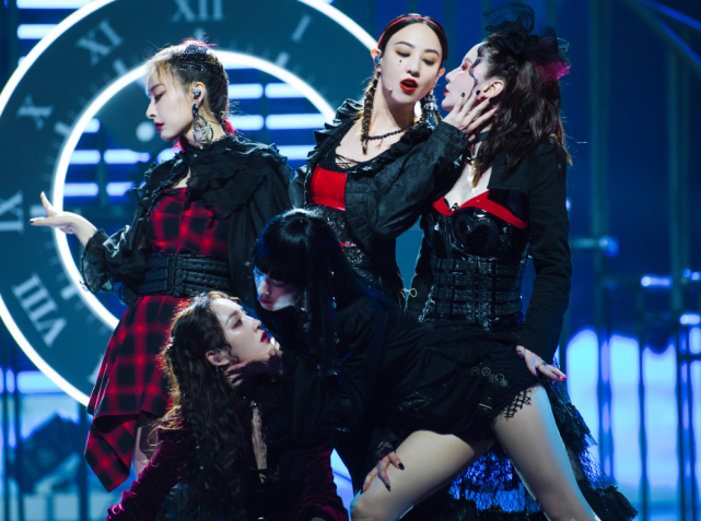 《浪姐》三公张雨绮团年味儿十足,万茜团帅炸舞台,宁静团厉害了