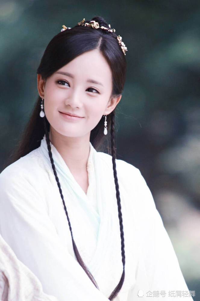 郭靖|黄蓉第一次以女装见郭靖，美艳程度让郭靖不敢直视，金庸修改几次都没舍得改