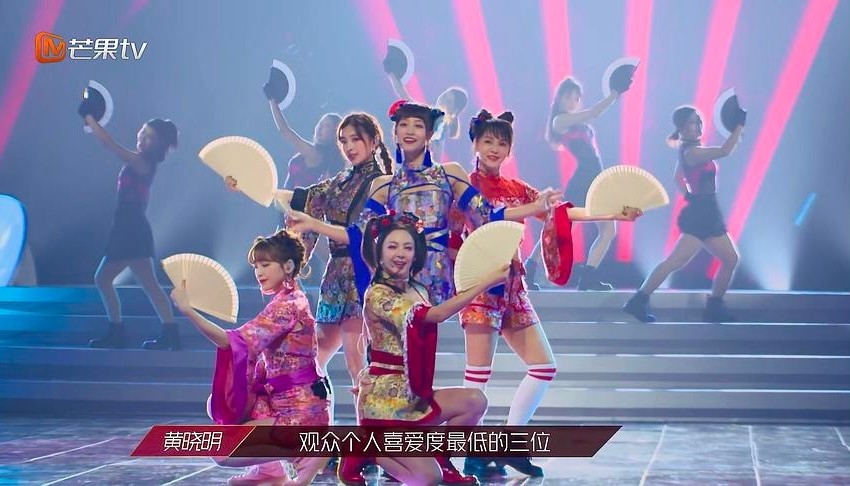 伊能静|伊能静扮宅女弄巧成拙，新娘装颜色艳丽太吓人，万茜金晨有点疯狂