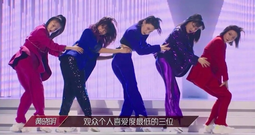 伊能静|伊能静扮宅女弄巧成拙，新娘装颜色艳丽太吓人，万茜金晨有点疯狂