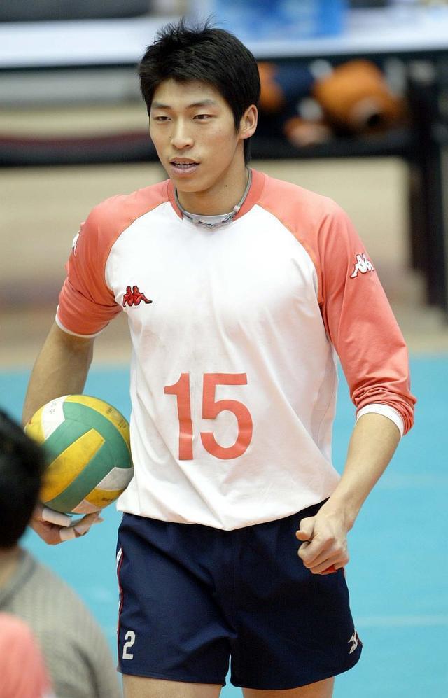 来自上海的沈琼是中国男排在北京奥运会上的队长,作为主攻手,沈琼技术