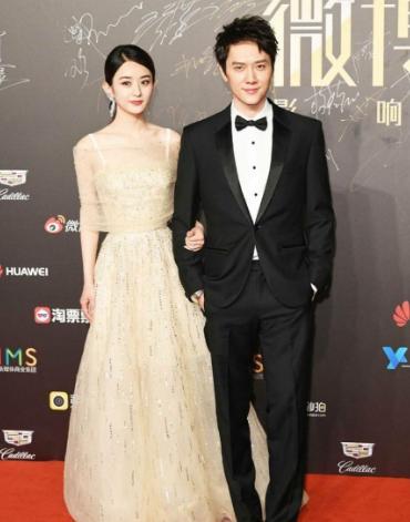 赵丽颖|赵丽颖录制《中餐厅》杀青后，疲惫不堪，奔向美容店按摩