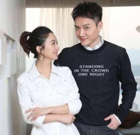 赵丽颖|赵丽颖录制《中餐厅》杀青后，疲惫不堪，奔向美容店按摩