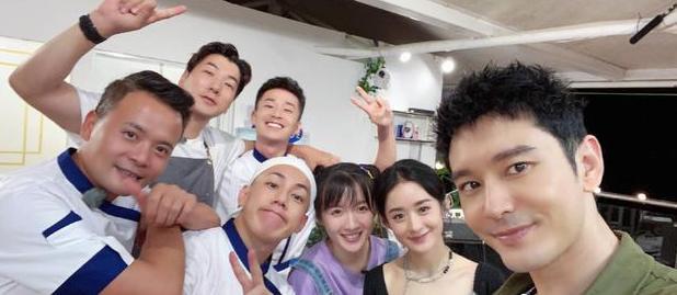 赵丽颖|赵丽颖录制《中餐厅》杀青后，疲惫不堪，奔向美容店按摩