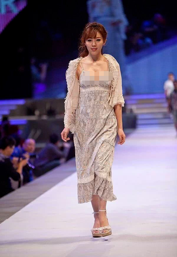 她是红极一时的度娘曾引爆网络现在31岁美得不像话