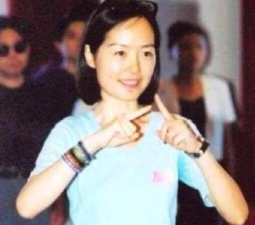 鲁豫|怀孕被美国渣男抛弃、与初恋结婚未果，50岁鲁豫：爱情不是必需品