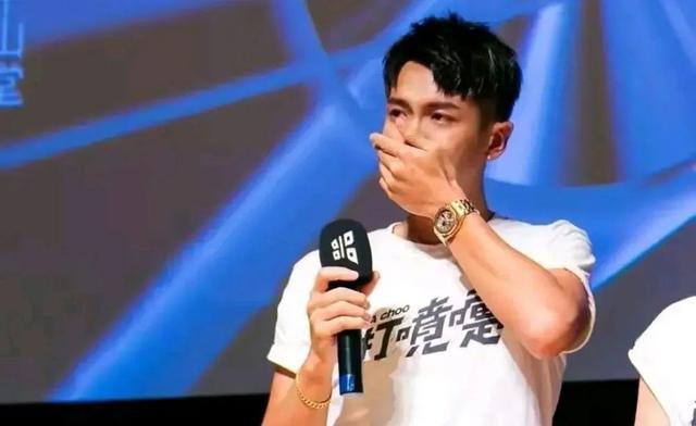 柯震东|柯震东复出现场狂哭，林依晨力挺惹众怒：我们不接受！