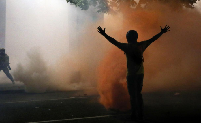 美国_时政|白宫派联邦探员平示威 美国安部首任部长怒批：我们不是总统亲兵