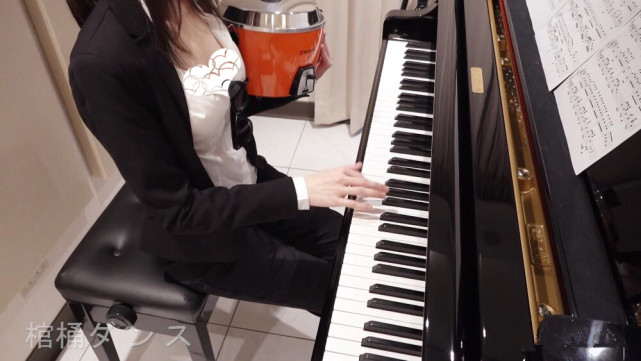 b站音乐区也开始打擦边球up苦练十年却比不过一件低领衣