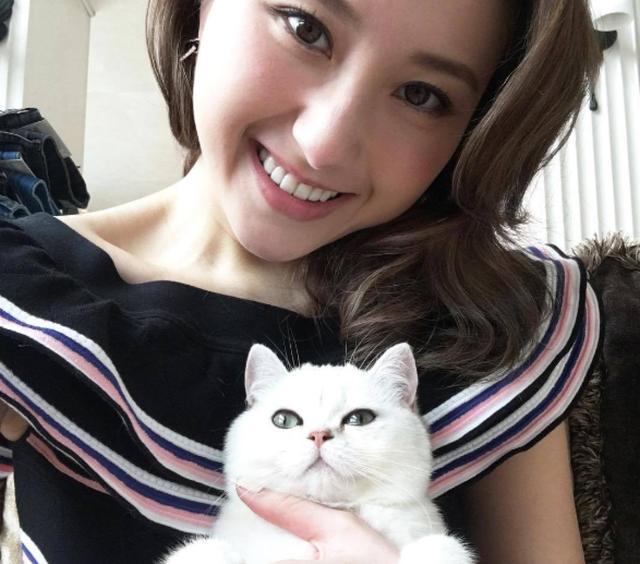 三太|赌王三太美貌不输朱玲玲，三个孩子颜值都出众，她真的被低估了