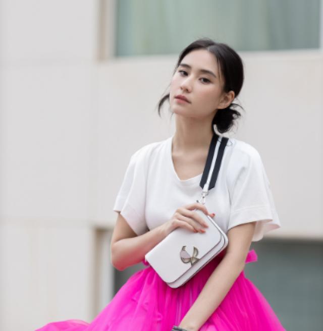 三太|赌王三太美貌不输朱玲玲，三个孩子颜值都出众，她真的被低估了