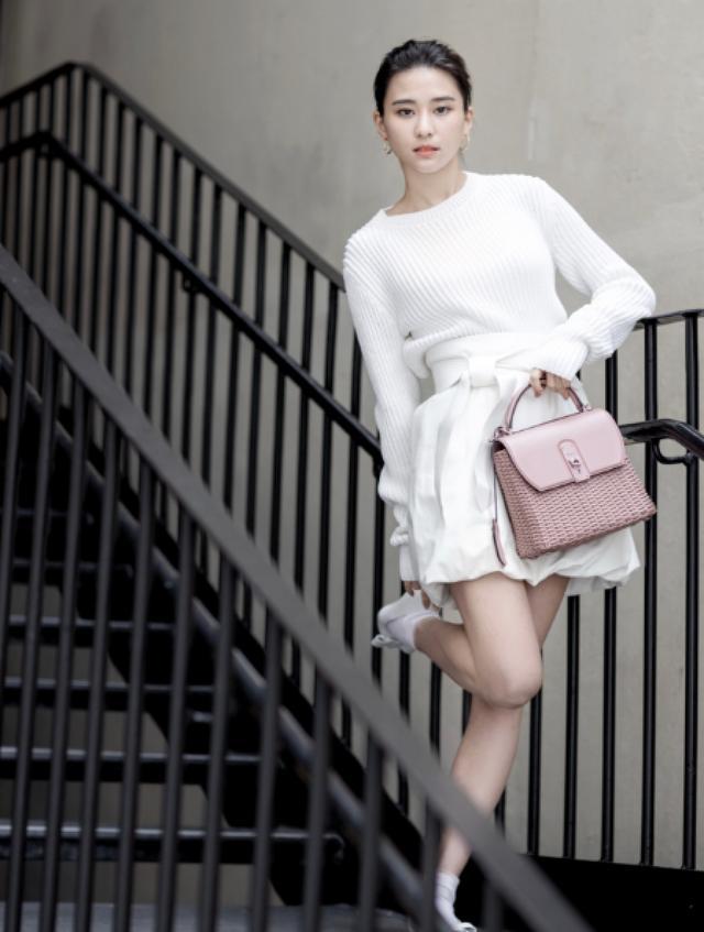 三太|赌王三太美貌不输朱玲玲，三个孩子颜值都出众，她真的被低估了