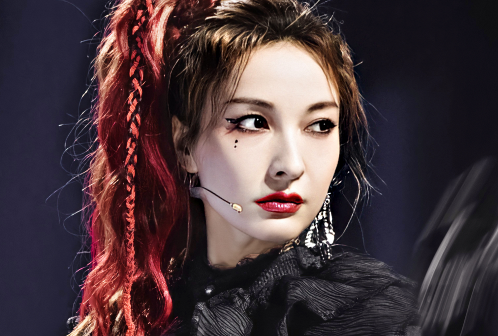 何炅|她是何炅心中“最牛女神”，生理期上综艺从不请假，吃完4片止疼药上阵