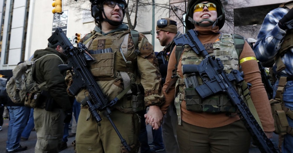 弗吉尼亚州|用枪治新冠！美国枪支销量再次暴涨，弗吉尼亚州几乎家家都有枪