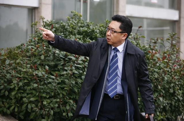 于谦|于谦在餐厅抽烟被骂不道德，于谦霸气回应才知道什么叫贫富差距