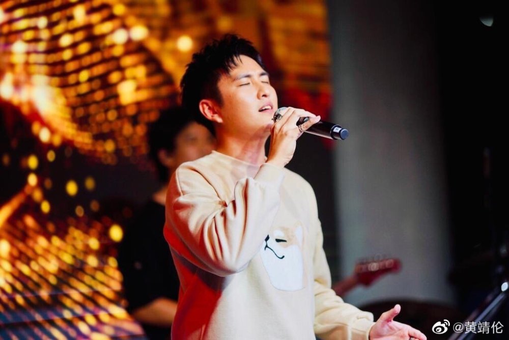 黄靖伦|又一男星官宣升级当爸，发文透露孩子性别，四喜临门超幸福