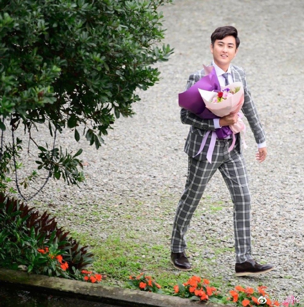 黄靖伦|又一男星官宣升级当爸，发文透露孩子性别，四喜临门超幸福