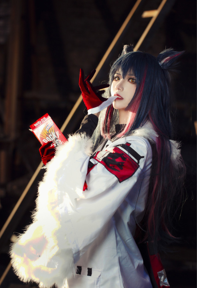 明日方舟德克萨斯cos黑袜灰狼绝美御姐咬手套太欲了