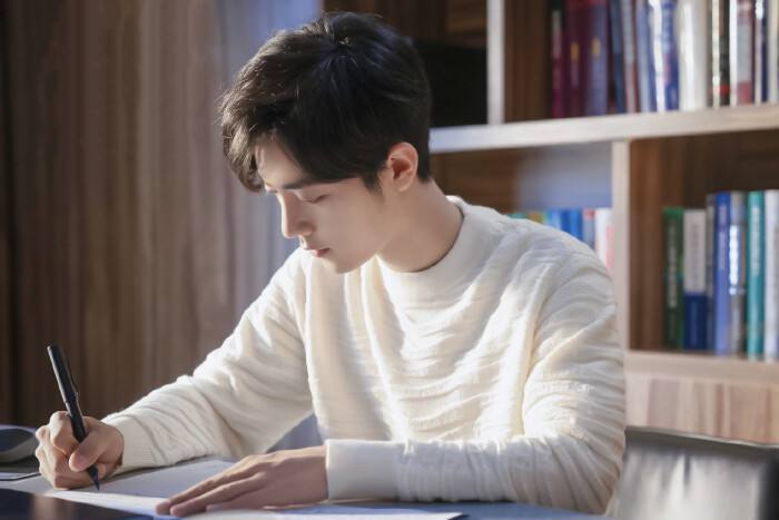 余生请多指教|风波后，肖战人气不减，仍是当之无愧的顶流，新剧《余生》将开播