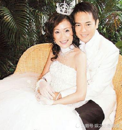 60后女艺人梁小冰与陈嘉辉相恋8年结为夫妻婚后20年恩爱如初