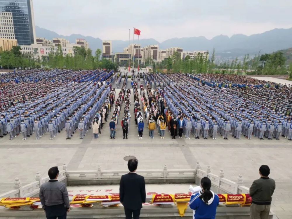 镇雄这名被清华预定的考生高考成绩708分!附:城南中学收费标准