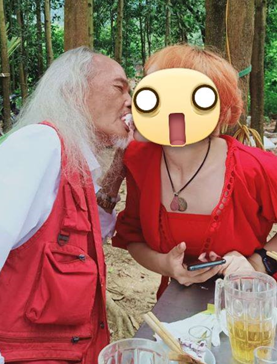 艺术家|越南老艺术家和女学生拍亲密照引争议，学生：都是为了学知识